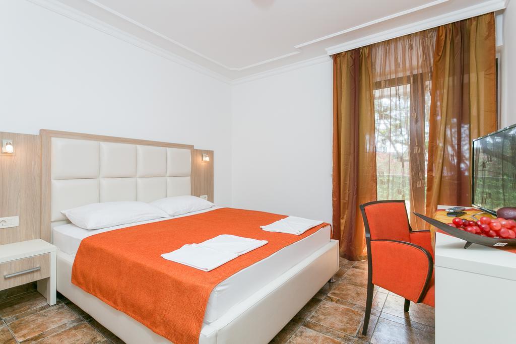 Milan'S Apartments Sveti Stefan Exterior foto