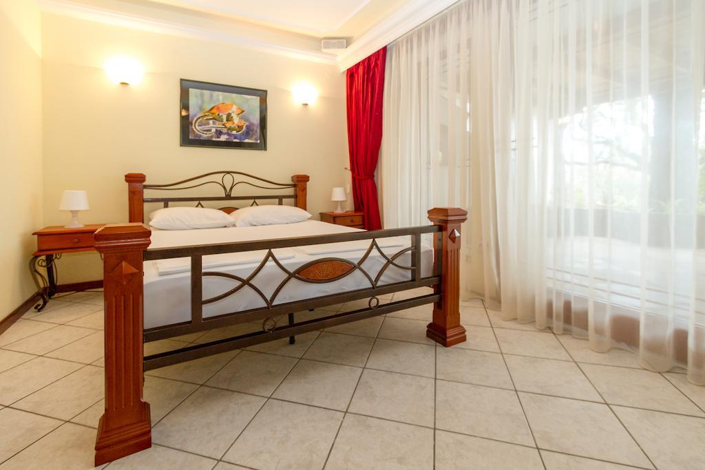 Milan'S Apartments Sveti Stefan Zimmer foto